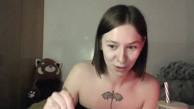 Snapshot of JuicyErika chatting on May 2026 10:59:02 PM JuicyErika online show from May 2026 10:59:02 PM