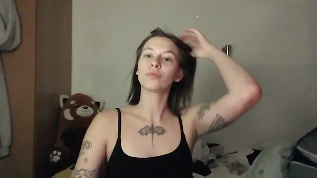 Snapshot of JuicyErika chatting on May 2026 11:35:02 PM JuicyErika online show from May 2026 11:35:02 PM