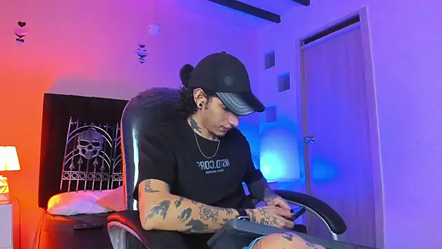 Vergil Noir  online show from May 2026 04:28:01 AM