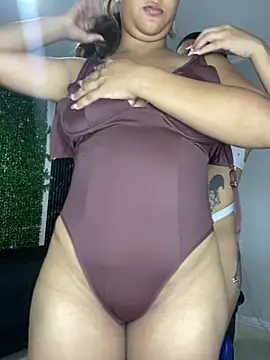 Snapshot of ValentinaLux_Oficiall chatting on June 2026 06:35:02 PM ValentinaLux Oficiall online show from June 2026 06:35:02 PM
