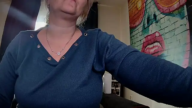 Divineblond online show from January 2025 09:55:01 AM