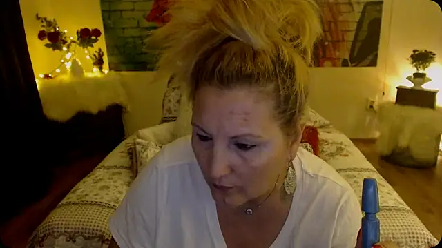 Divineblond online show from March 2025 06:00:01 PM