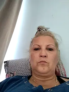 Divineblond online show from October 2025 12:31:01 PM