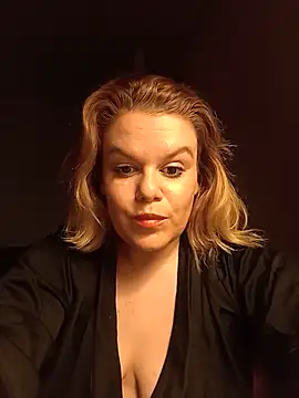 Maryquenn online show from May 2026 06:17:02 PM
