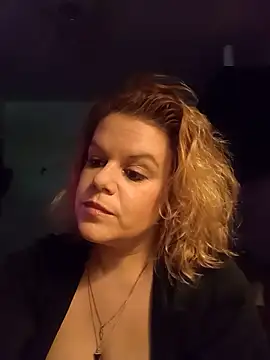 Maryquenn online show from May 2026 01:18:01 PM