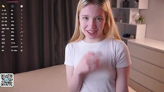 Snapshot of Sweet_Love_Lily chatting on May 2026 08:27:01 PM Sweet Love Lily online show from May 2026 08:27:01 PM