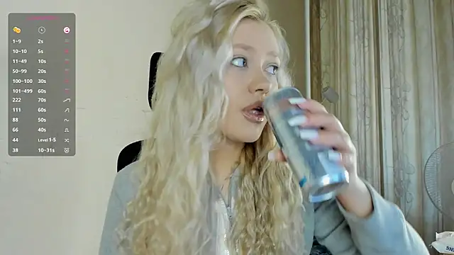 Snapshot of MidnightPoise chatting on June 2026 05:20:02 AM MidnightPoise online show from June 2026 05:20:02 AM