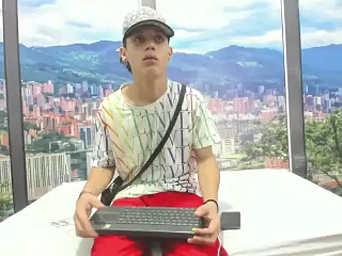 AxelAndCloe online show from August 2026 08:01:01 PM