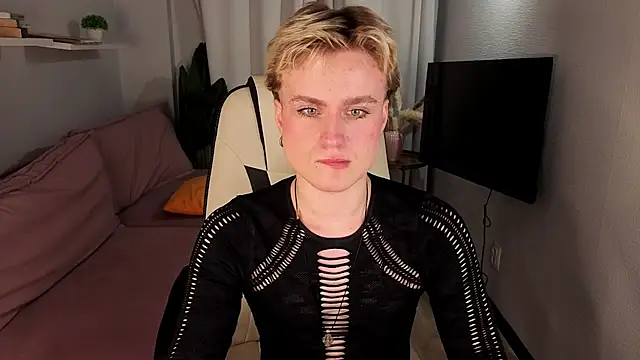 Snapshot of cumboydoll chatting on May 2026 01:18:01 PM cumboydoll online show from May 2026 01:18:01 PM