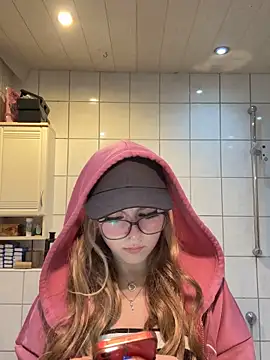 Lina-420 online show from May 2026 08:25:01 PM