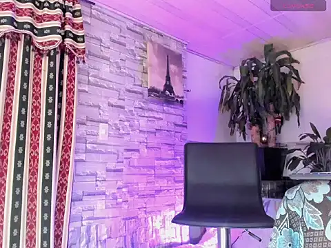 Snapshot of BeautyCatalella1 chatting on May 2026 01:40:01 PM BeautyCatalella1 online show from May 2026 01:40:01 PM