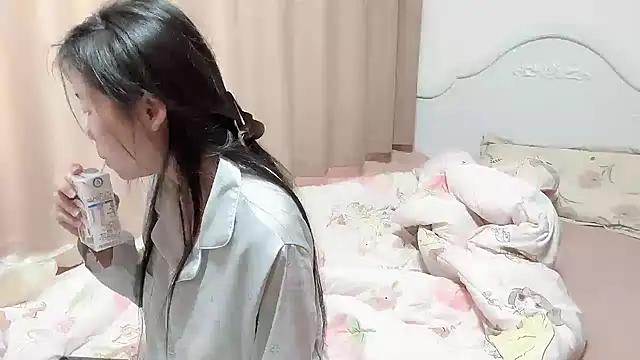 Snapshot of XIAOnaimao-001 chatting on May 2026 01:54:02 AM XIAOnaimao-001 online show from May 2026 01:54:02 AM