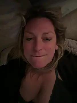 Snapshot of bigtitslivetofuck chatting on March 2025 04:21:02 AM bigtitslivetofuck online show from March 2025 04:21:02 AM