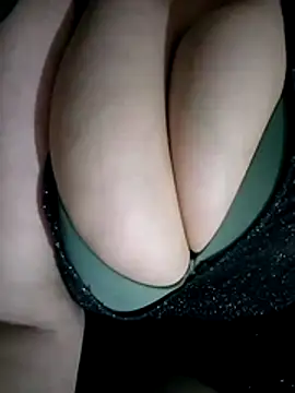 Snapshot of beauty-curvy chatting on April 2026 01:06:01 PM beauty-curvy online show from April 2026 01:06:01 PM