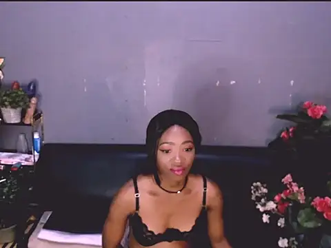 Snapshot of LolaSavageXO chatting on May 2026 08:21:01 AM LolaSavageXO online show from May 2026 08:21:01 AM