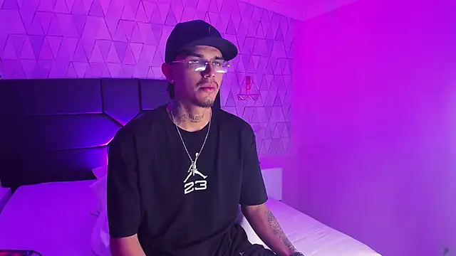 Snapshot of TysonRiggs chatting on June 2026 01:33:01 PM TysonRiggs online show from June 2026 01:33:01 PM