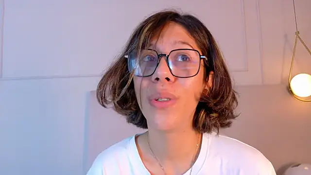 ZoeyPetit online show from July 2026 01:04:01 PM