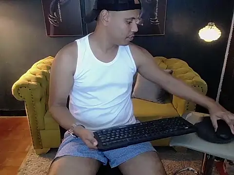 Snapshot of noah_oliver1 chatting on May 2026 01:47:02 AM noah oliver1 online show from May 2026 01:47:02 AM