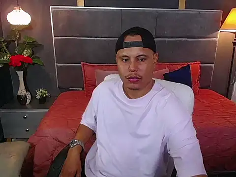 Snapshot of noah_oliver1 chatting on June 2026 01:19:02 AM noah oliver1 online show from June 2026 01:19:02 AM