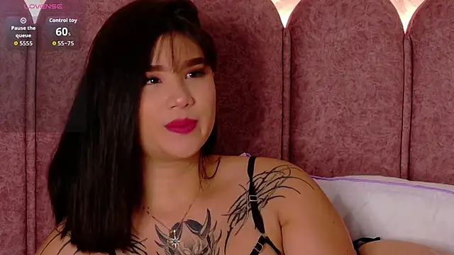 Snapshot of Emily-Cooper- chatting on May 2026 04:10:01 AM Emily-Cooper- online show from May 2026 04:10:01 AM