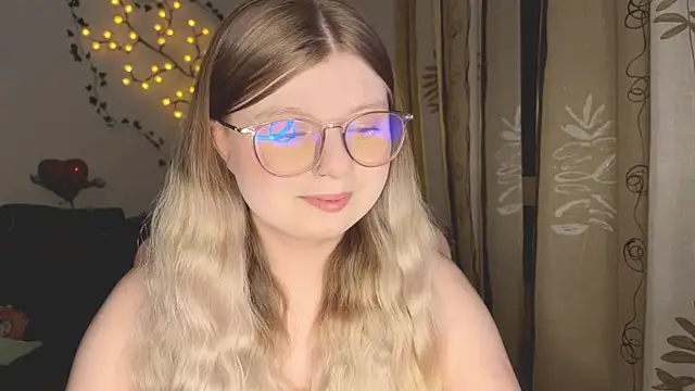 Snapshot of YukiBlush chatting on July 2026 08:30:01 PM YukiBlush online show from July 2026 08:30:01 PM