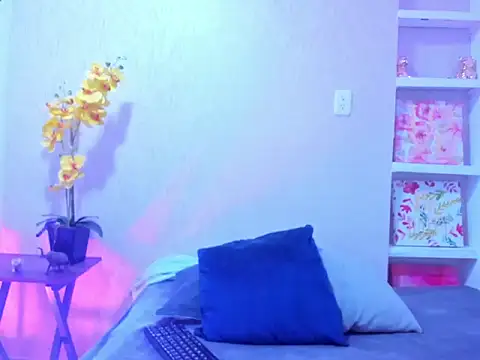 Snapshot of ChloeSmith9 chatting on May 2026 08:04:02 PM ChloeSmith9 online show from May 2026 08:04:02 PM