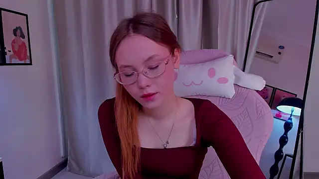 Snapshot of FloraLarsson chatting on May 2026 04:18:01 AM FloraLarsson online show from May 2026 04:18:01 AM