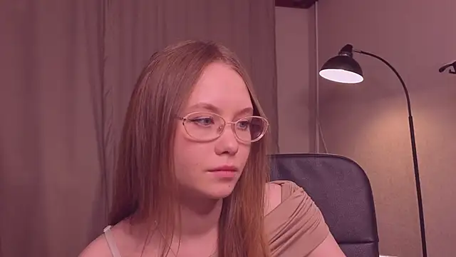 Snapshot of FloraLarsson chatting on May 2026 02:45:01 PM FloraLarsson online show from May 2026 02:45:01 PM