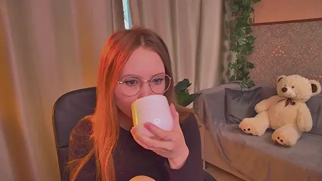 Snapshot of FloraLarsson chatting on June 2026 10:26:01 AM FloraLarsson online show from June 2026 10:26:01 AM