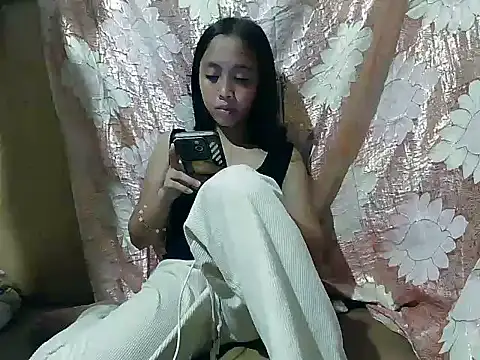 Snapshot of Yours_AsianPinayGirl18 chatting on May 2026 09:48:01 AM Yours AsianPinayGirl18 online show from May 2026 09:48:01 AM