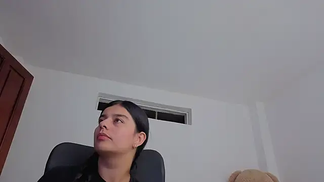 Snapshot of valerihouse_ chatting on May 2026 01:36:01 AM valerihouse online show from May 2026 01:36:01 AM