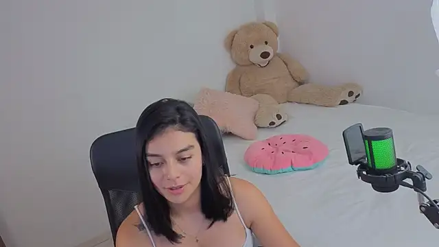 Snapshot of valerihouse_ chatting on May 2026 02:05:02 AM valerihouse online show from May 2026 02:05:02 AM