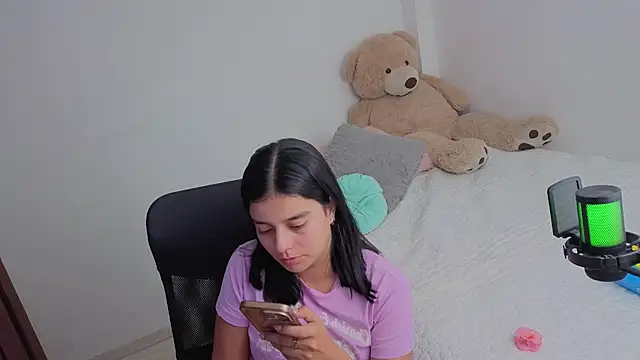 Snapshot of valerihouse_ chatting on July 2026 01:07:01 AM valerihouse online show from July 2026 01:07:01 AM