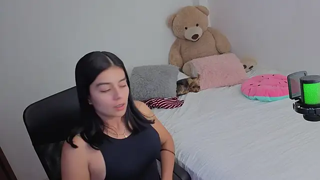 Snapshot of valerihouse_ chatting on July 2026 01:41:01 AM valerihouse online show from July 2026 01:41:01 AM