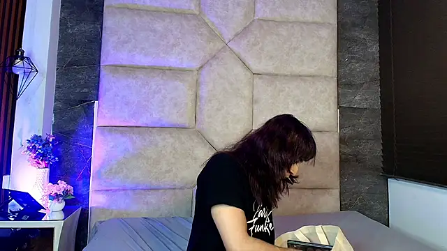 Snapshot of Divine_____ chatting on June 2026 08:55:02 PM Divine online show from June 2026 08:55:02 PM