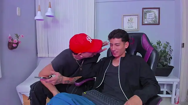 Snapshot of Alejo-and-Thiago chatting on May 2026 02:35:02 PM Alejo-and-Thiago online show from May 2026 02:35:02 PM