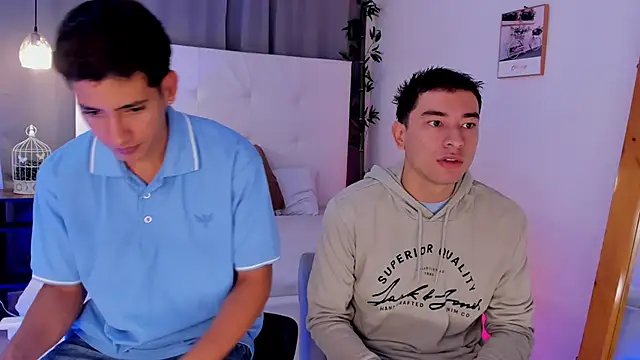 Snapshot of Alejo-and-Thiago chatting on June 2026 12:33:02 PM Alejo-and-Thiago online show from June 2026 12:33:02 PM