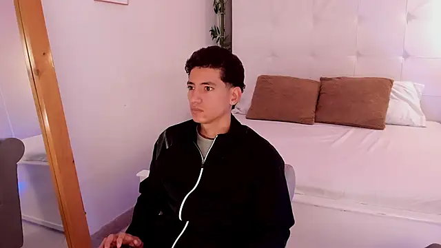 Snapshot of Alejo-and-Thiago chatting on June 2026 01:11:01 PM Alejo-and-Thiago online show from June 2026 01:11:01 PM
