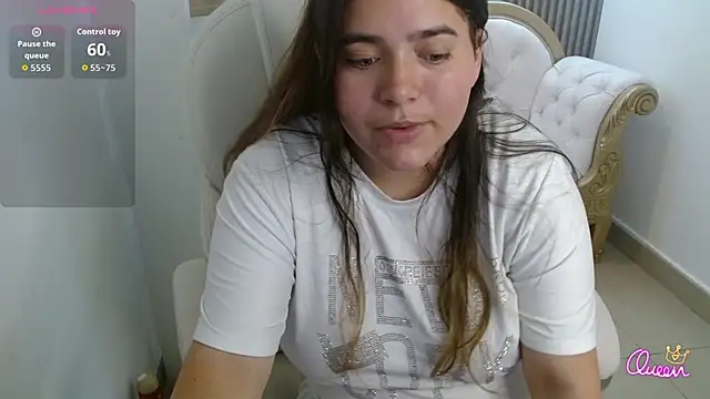 Snapshot of Laurha_ chatting on May 2026 07:43:02 PM Laurha online show from May 2026 07:43:02 PM