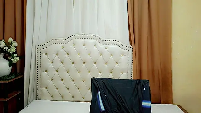 Ladymikaela online show from July 2026 02:32:01 PM