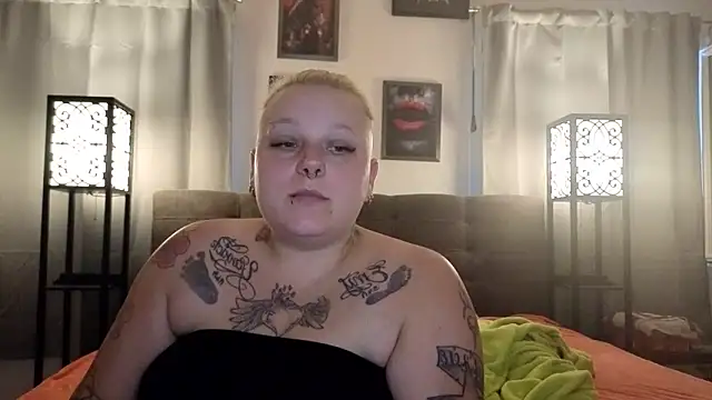 Snapshot of Lady_Peggi chatting on June 2026 06:28:02 PM Lady Peggi online show from June 2026 06:28:02 PM
