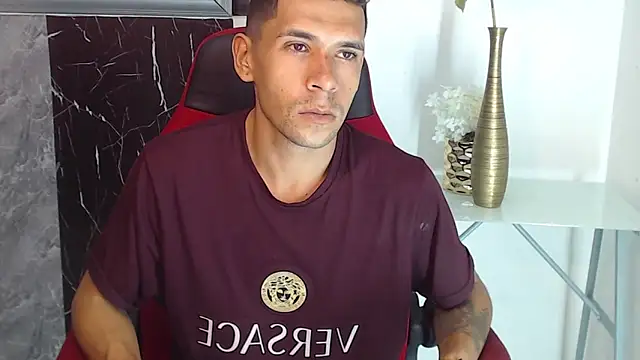 Snapshot of Miguel_sexxx chatting on June 2026 04:00:02 PM Miguel sexxx online show from June 2026 04:00:02 PM