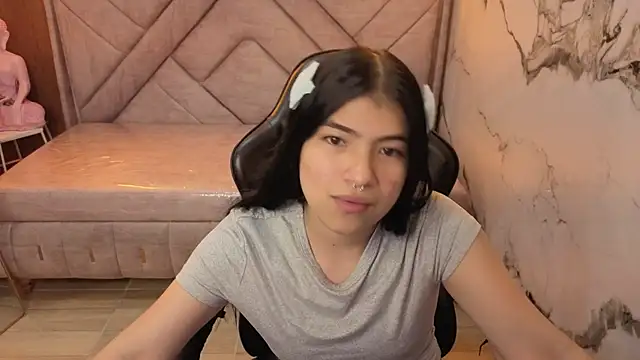 Snapshot of alesia_v_v chatting on July 2026 03:11:01 AM alesia v v online show from July 2026 03:11:01 AM