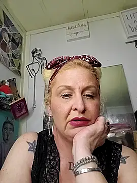 Snapshot of NutNmyGUTdaddy chatting on June 2026 08:28:01 AM NutNmyGUTdaddy online show from June 2026 08:28:01 AM