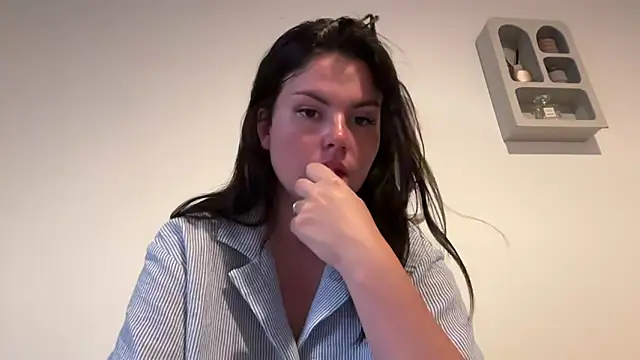 kiaraalatimideee online show from May 2026 07:11:02 PM