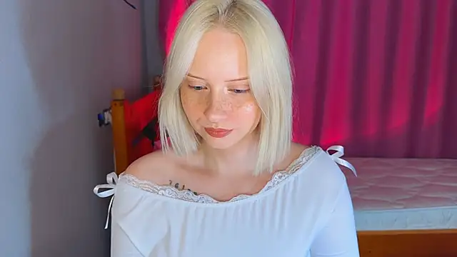 Snapshot of angelllisss chatting on May 2026 02:46:02 PM angelllisss online show from May 2026 02:46:02 PM
