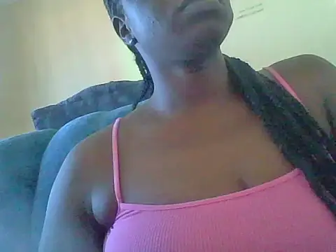 Queen Zuri online show from June 2026 12:00:02 PM