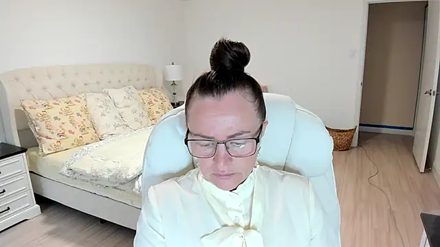 Vika73 online show from September 2025 01:00:02 PM