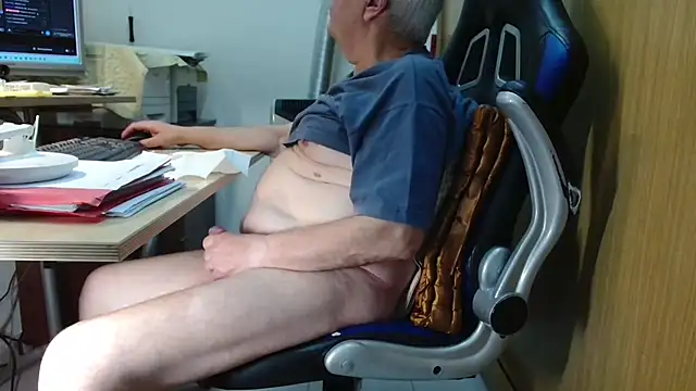 Alexxx47100 online show from May 2026 01:08:01 PM