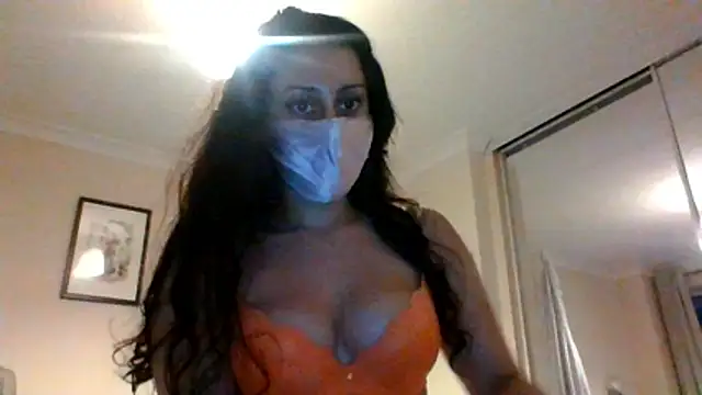 Snapshot of leila_salem chatting on June 2026 08:07:02 PM leila salem online show from June 2026 08:07:02 PM